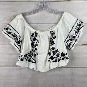 American Eagle Crop Top Womens M White Black Embroidered Floral Short Sleeve
